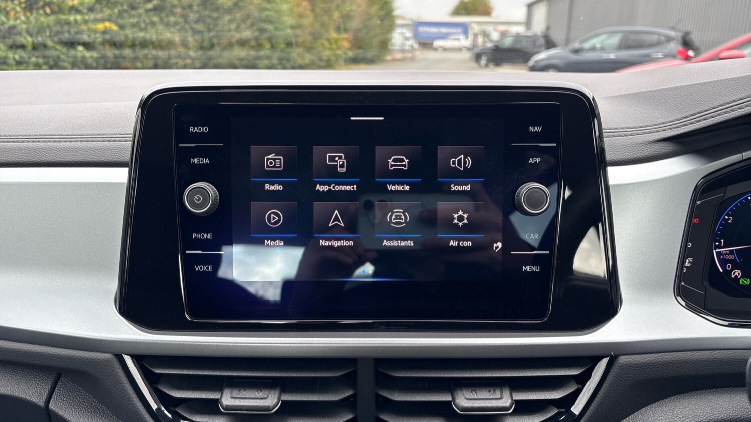 Used Volkswagen T-Roc 2023 for sale - 76302848: Photo 35