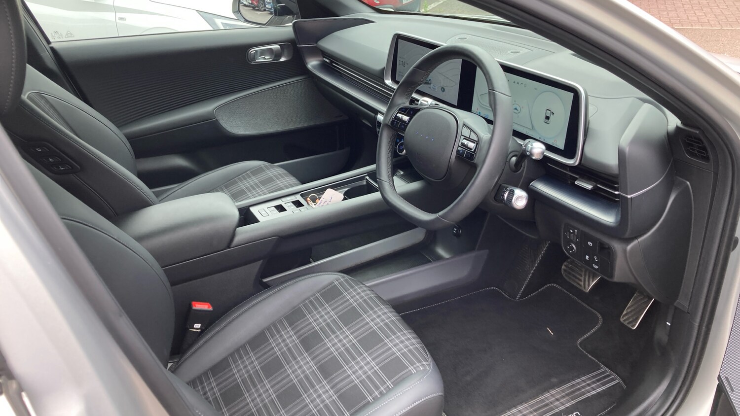 Used Hyundai IONIQ 6 2024 for sale - 76253053: Photo 11