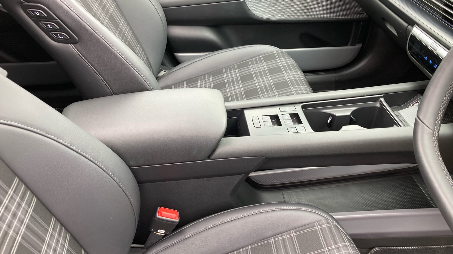 Used Hyundai IONIQ 6 2024 for sale - 76253053: Photo 29