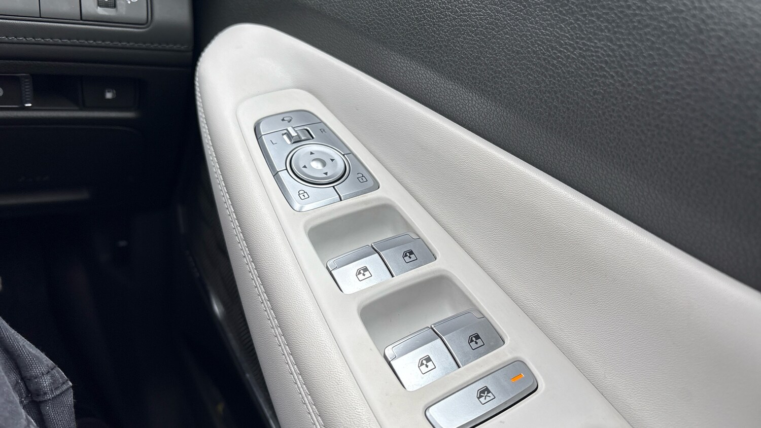 Used Hyundai Santa Fe 2023 for sale - 77618827: Photo 44