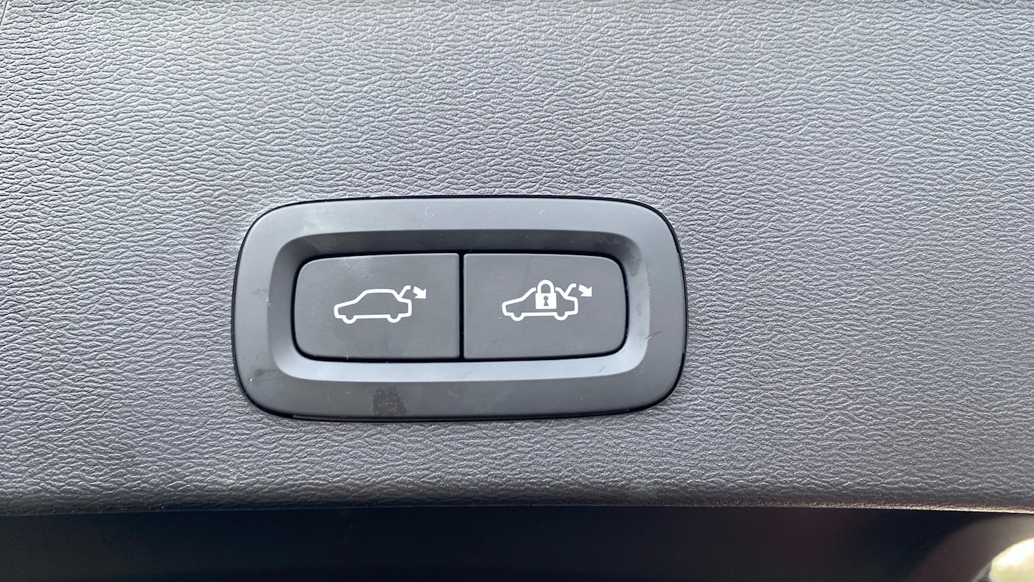 Used Volvo XC40 2024 for sale - 77902904: Photo 24