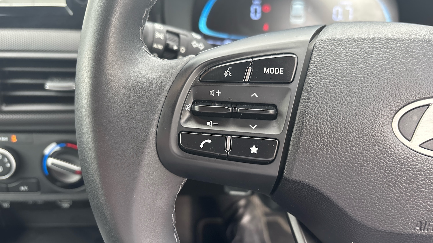 Used Hyundai i10 2024 for sale - 76100848: Photo 34