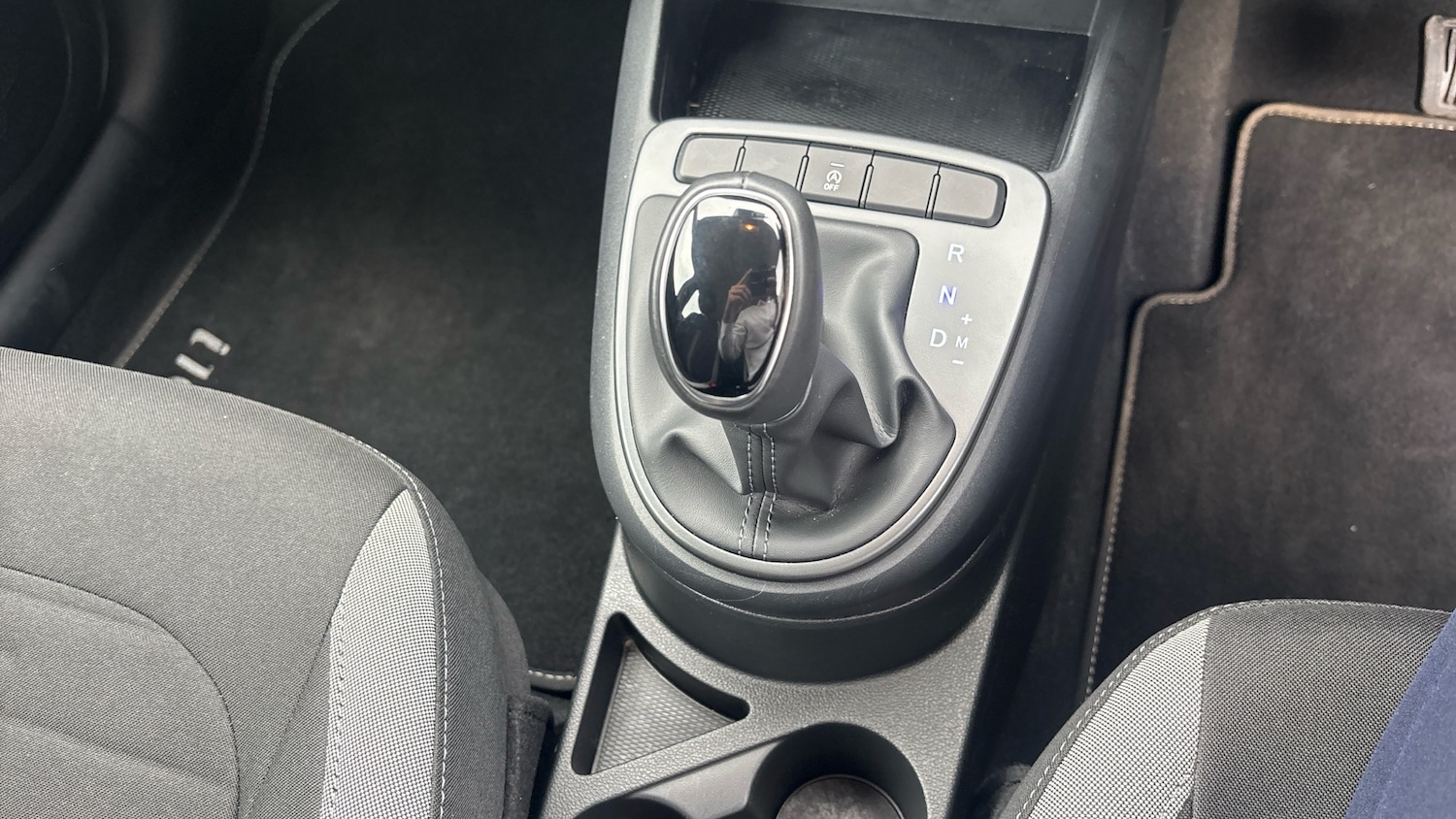 Used Hyundai i10 2024 for sale - 76100848: Photo 40