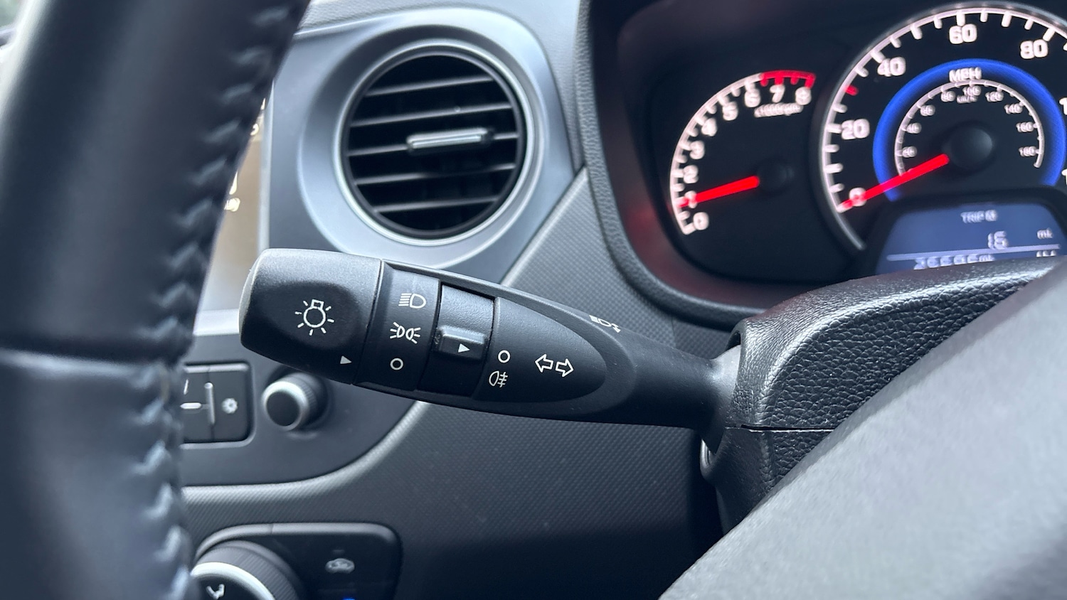 Used Hyundai i10 2018 for sale - 76859027: Photo 44