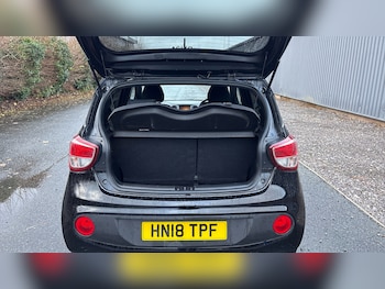 Used Hyundai i10 2018 for sale - 76859027: Photo