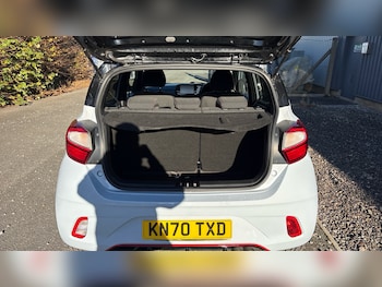 Used Hyundai i10 2020 for sale - 76650952: Photo