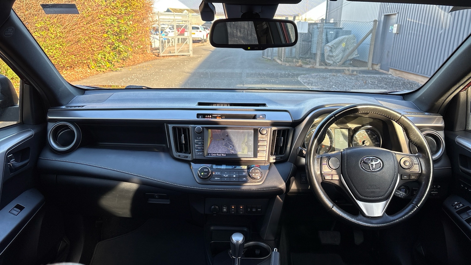 Used Toyota RAV4 2017 for sale - 76649928: Photo 10