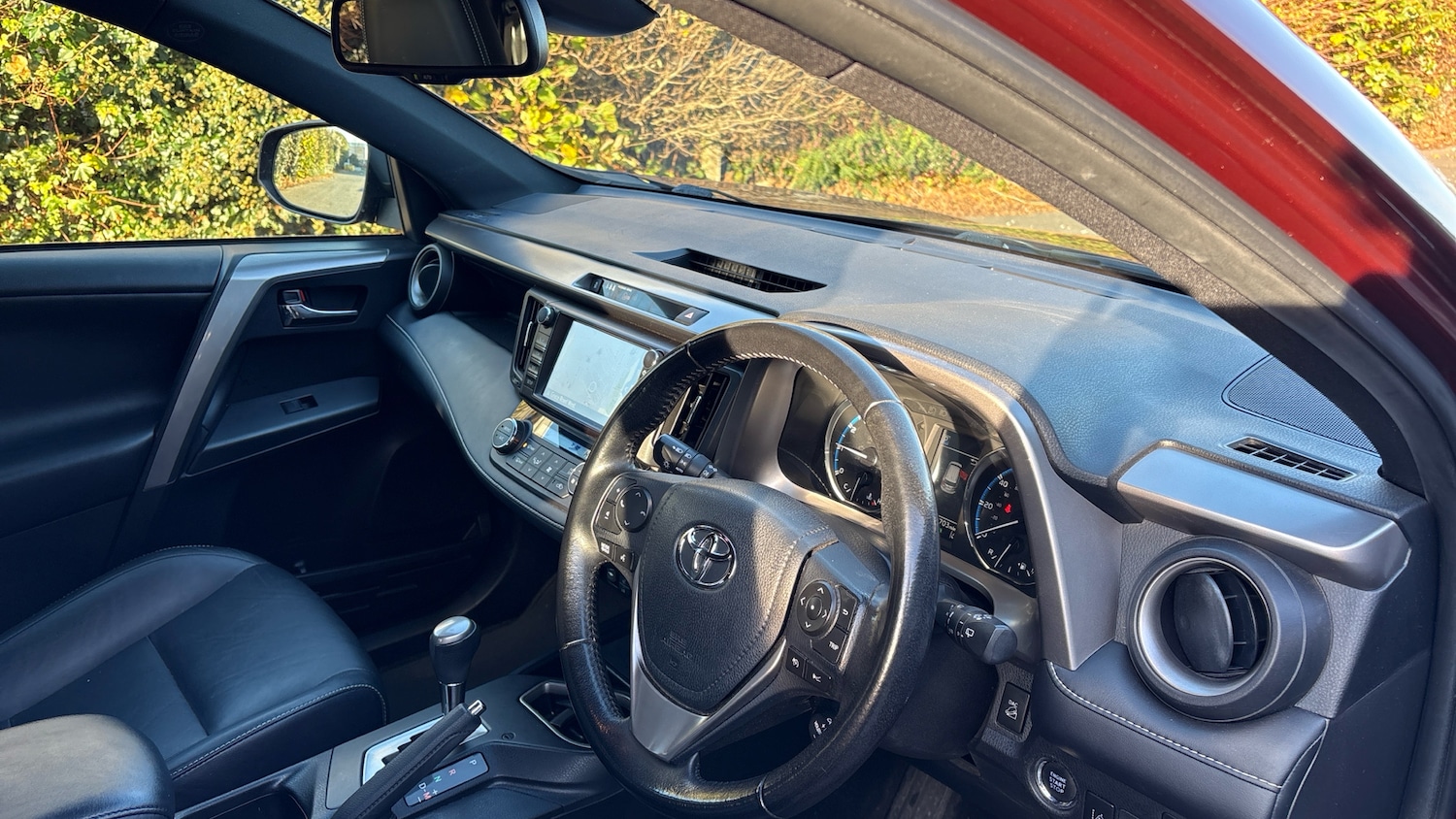 Used Toyota RAV4 2017 for sale - 76649928: Photo 11