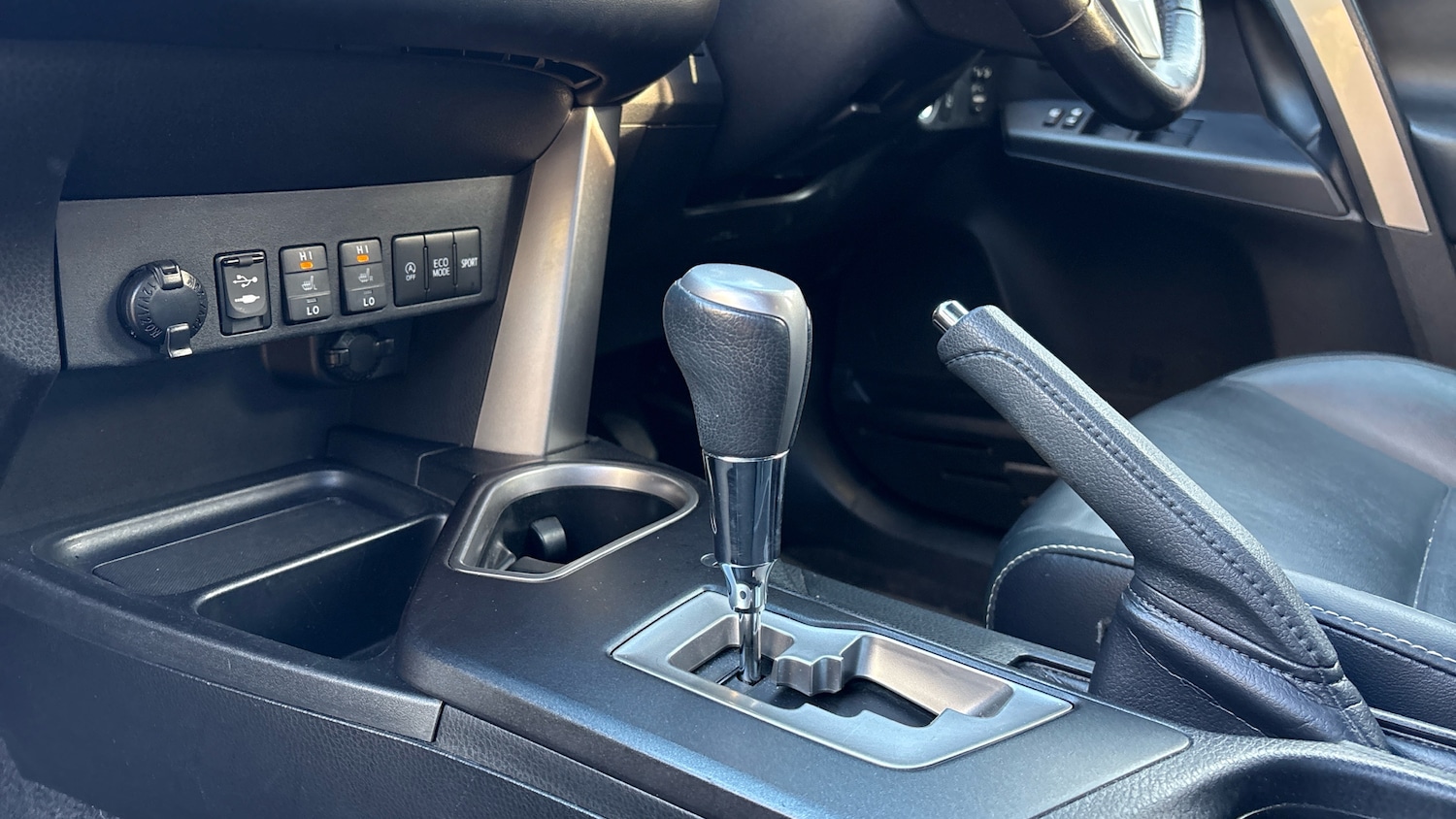 Used Toyota RAV4 2017 for sale - 76649928: Photo 13