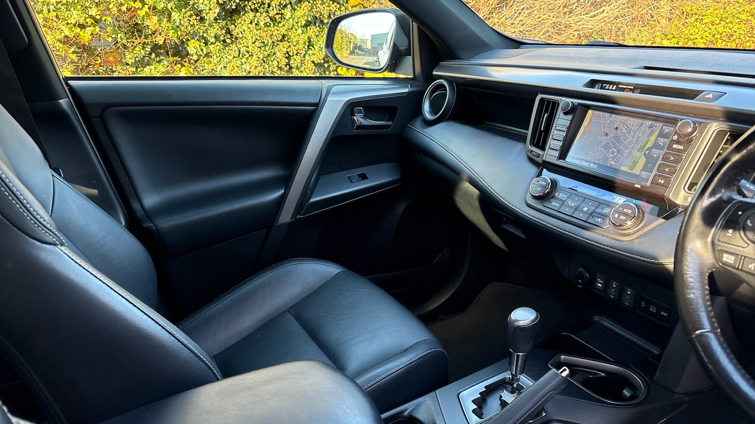 Used Toyota RAV4 2017 for sale - 76649928: Photo 14