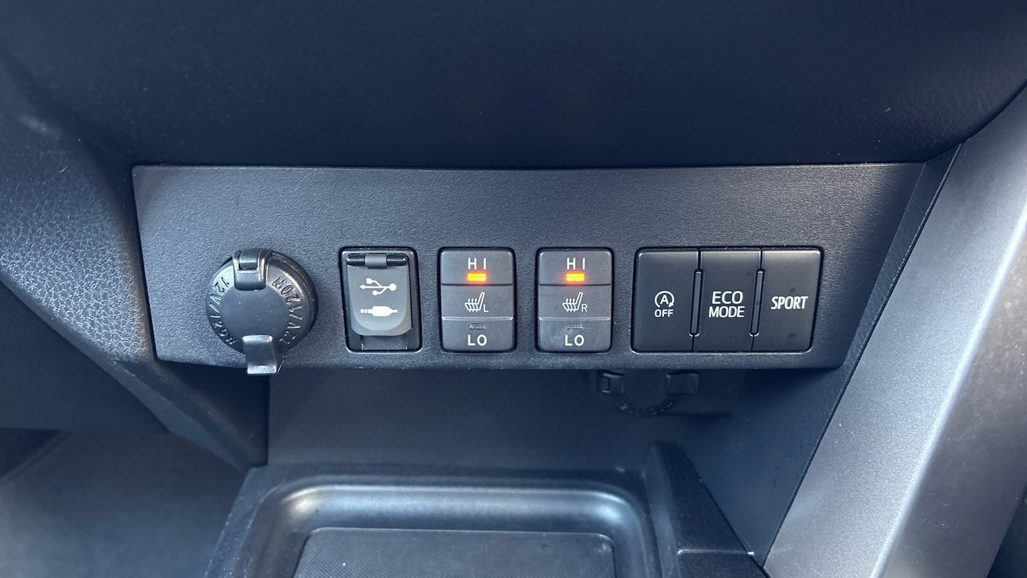 Used Toyota RAV4 2017 for sale - 76649928: Photo 38