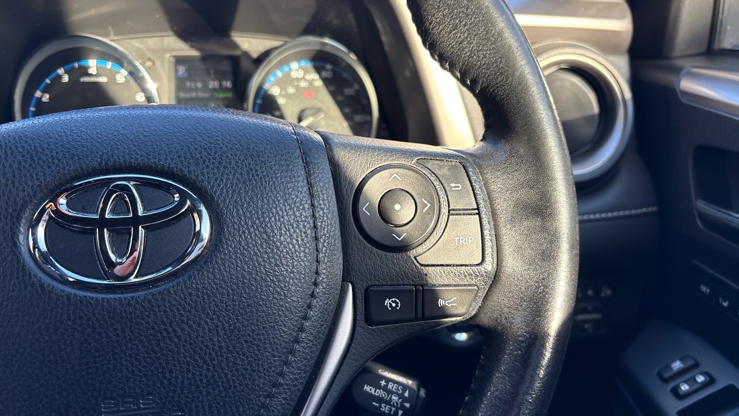 Used Toyota RAV4 2017 for sale - 76649928: Photo 40