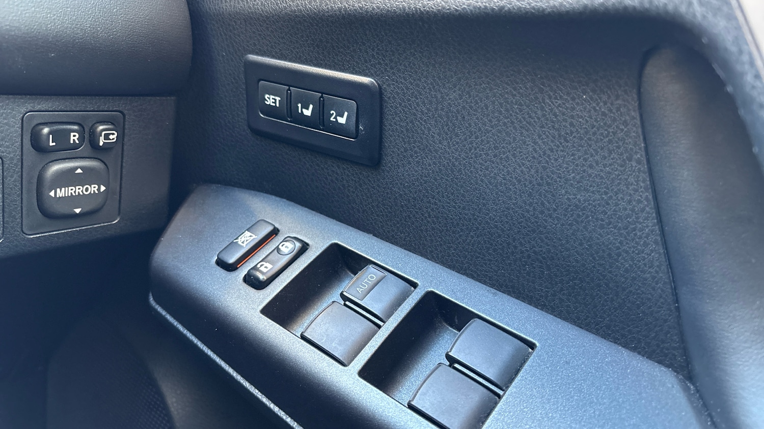 Used Toyota RAV4 2017 for sale - 76649928: Photo 45