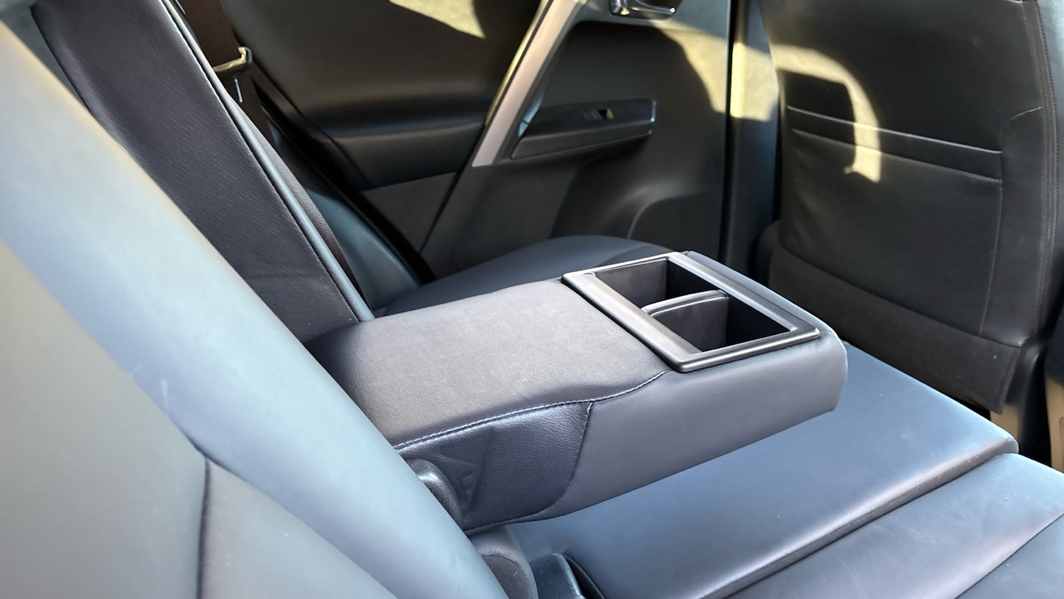 Used Toyota RAV4 2017 for sale - 76649928: Photo 49