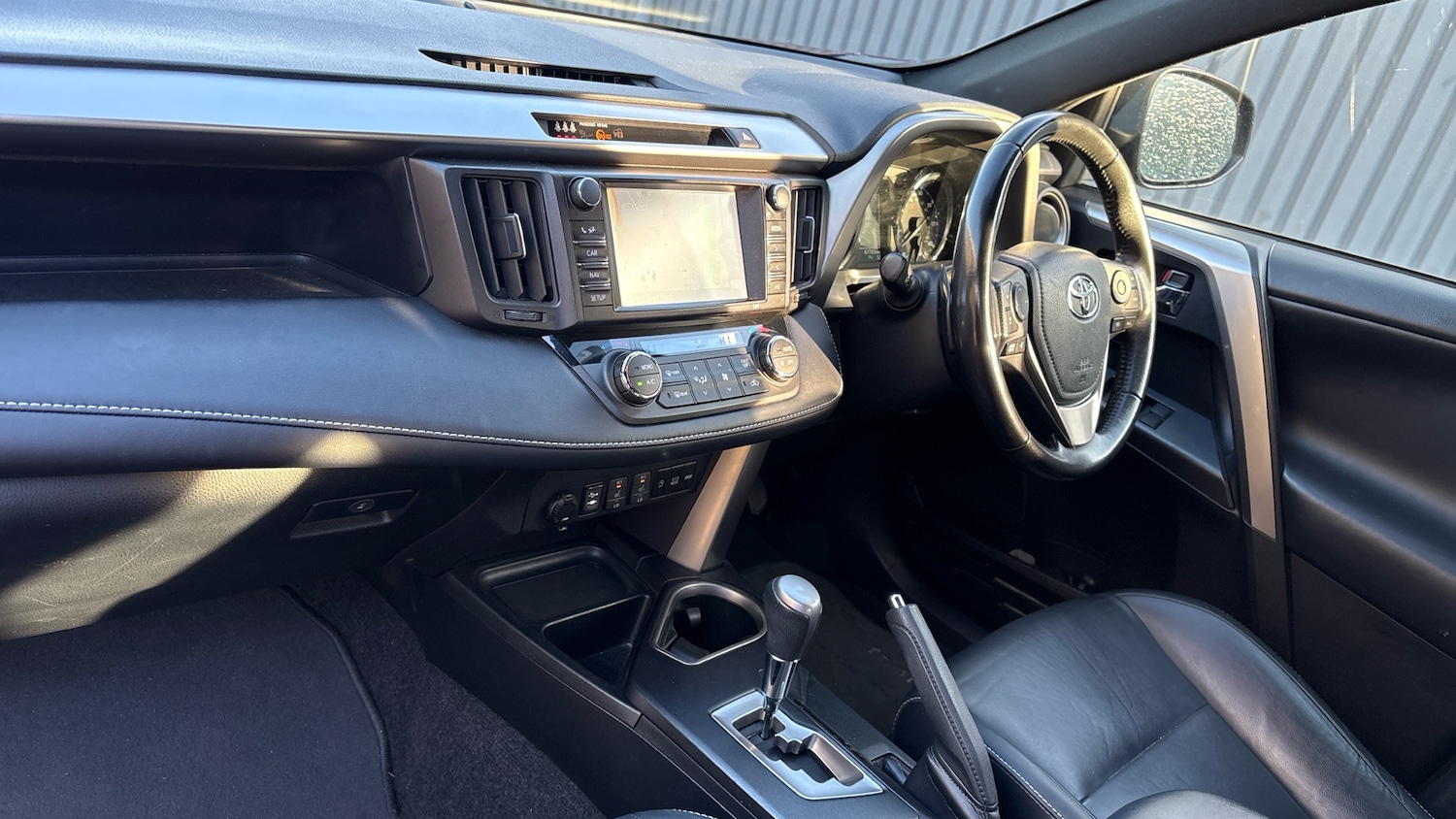 Used Toyota RAV4 2017 for sale - 76649928: Photo 9