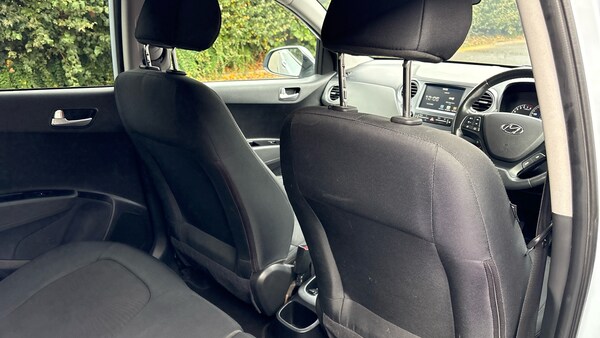 Used Hyundai i10 2019 for sale - 76230784: Photo 45