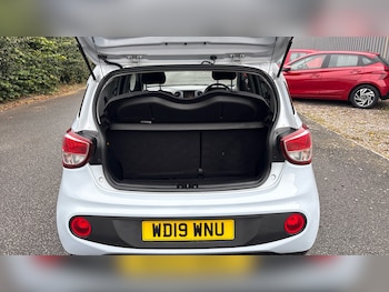 Used Hyundai i10 2019 for sale - 76230784: Photo 4