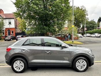 Used Volkswagen T-Roc 2019 for sale - 76022513: Photo