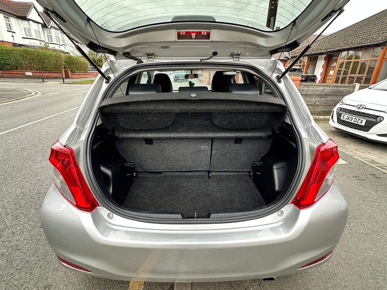 Used Toyota Yaris 2012 for sale - 77724639: Photo 13