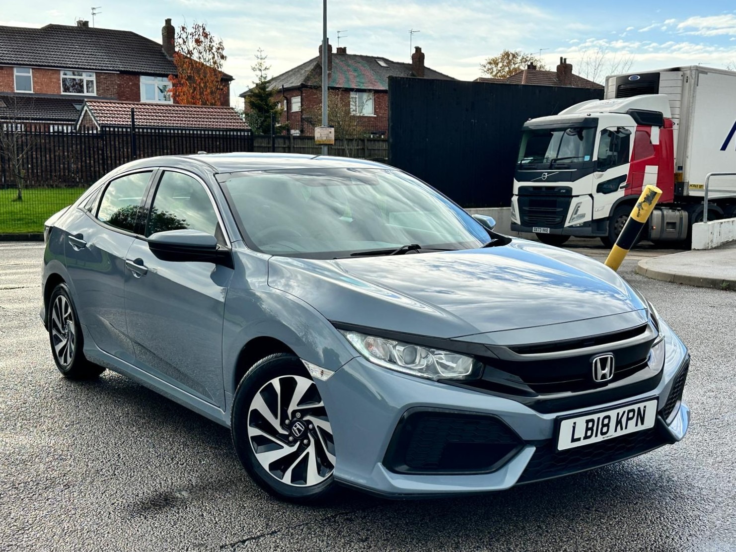 Used Honda Civic 2018 for sale - 76483136: Photo 3