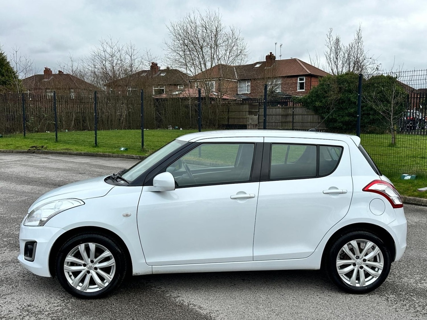 Used Suzuki Swift 2014 for sale - 77781308: Photo 5