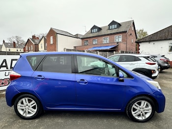 Used Toyota Verso 2011 for sale - 79400909: Photo