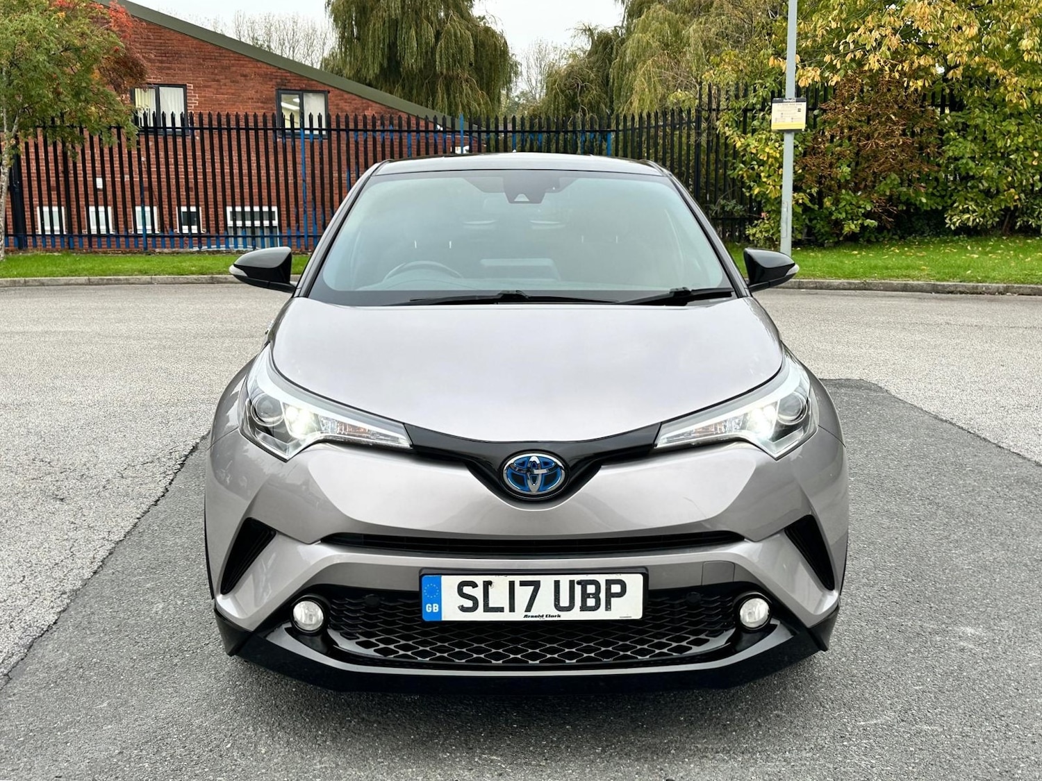 Used Toyota C-HR 2017 for sale - 76268675: Photo 2
