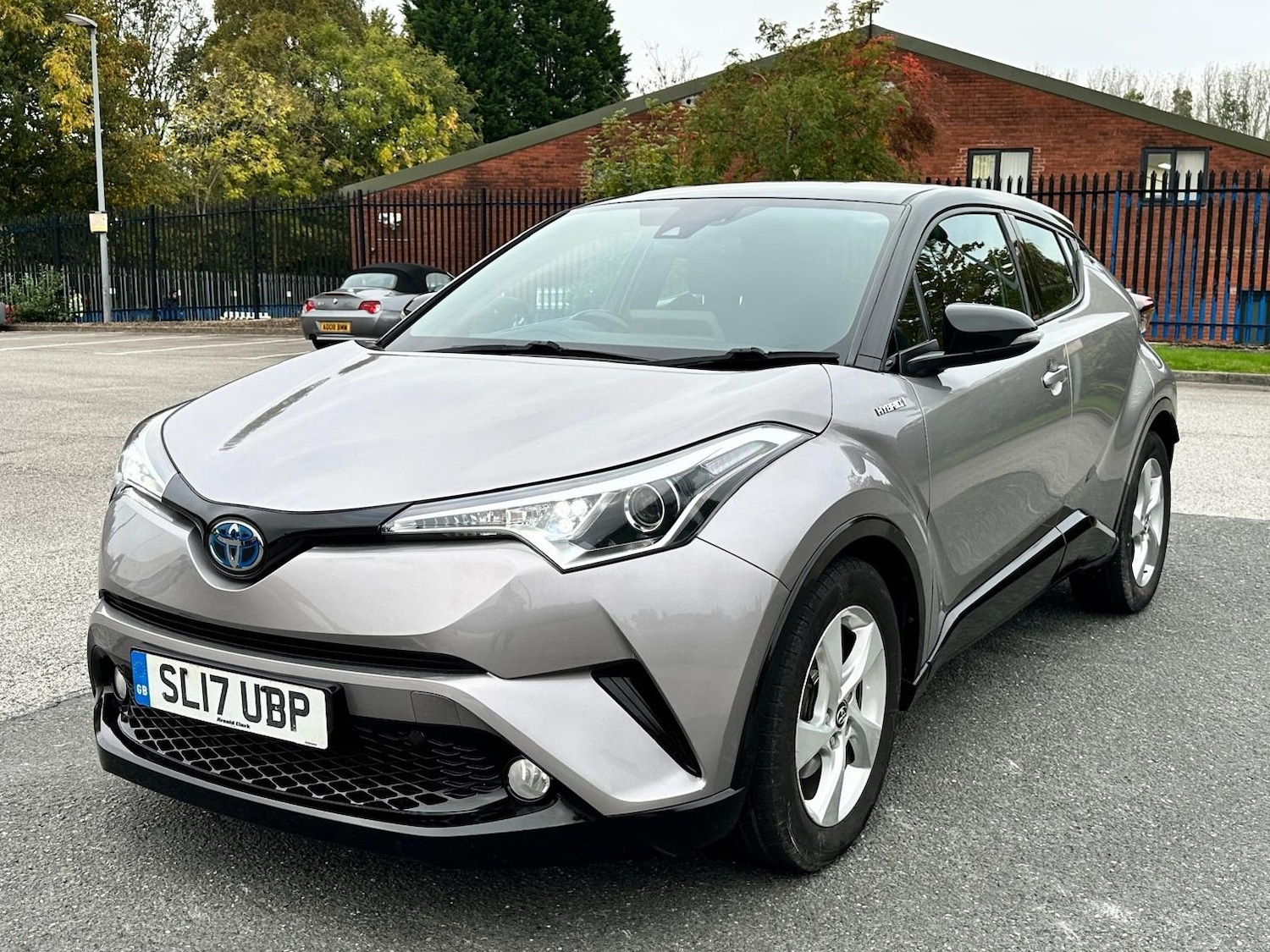 Used Toyota C-HR 2017 for sale - 76268675: Photo 3