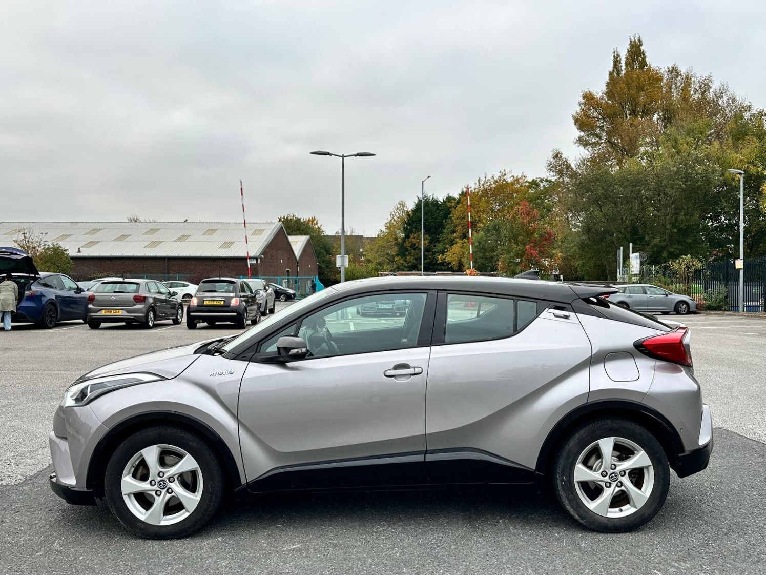 Used Toyota C-HR 2017 for sale - 76268675: Photo 4