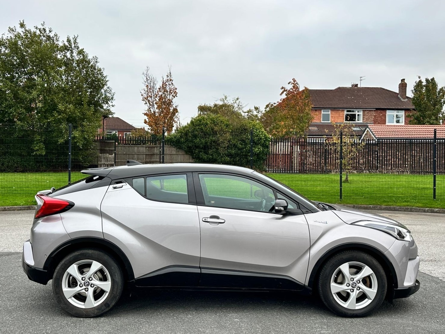 Used Toyota C-HR 2017 for sale - 76268675: Photo 6