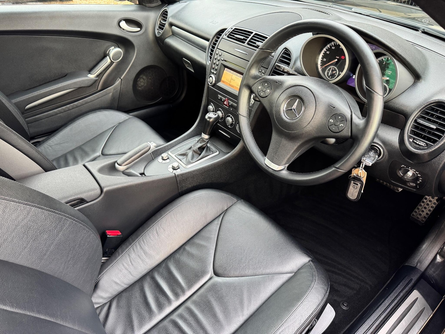 Used Mercedes-Benz SLK 2010 for sale - 77049849: Photo 17