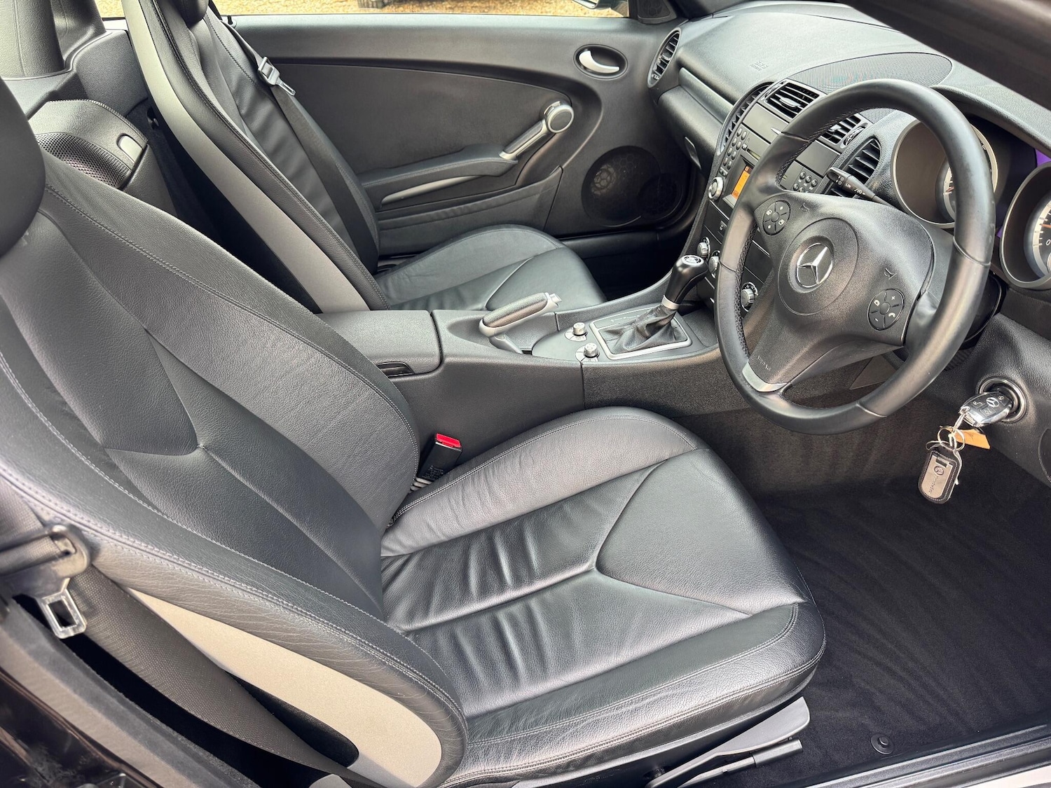 Used Mercedes-Benz SLK 2010 for sale - 77049849: Photo 20