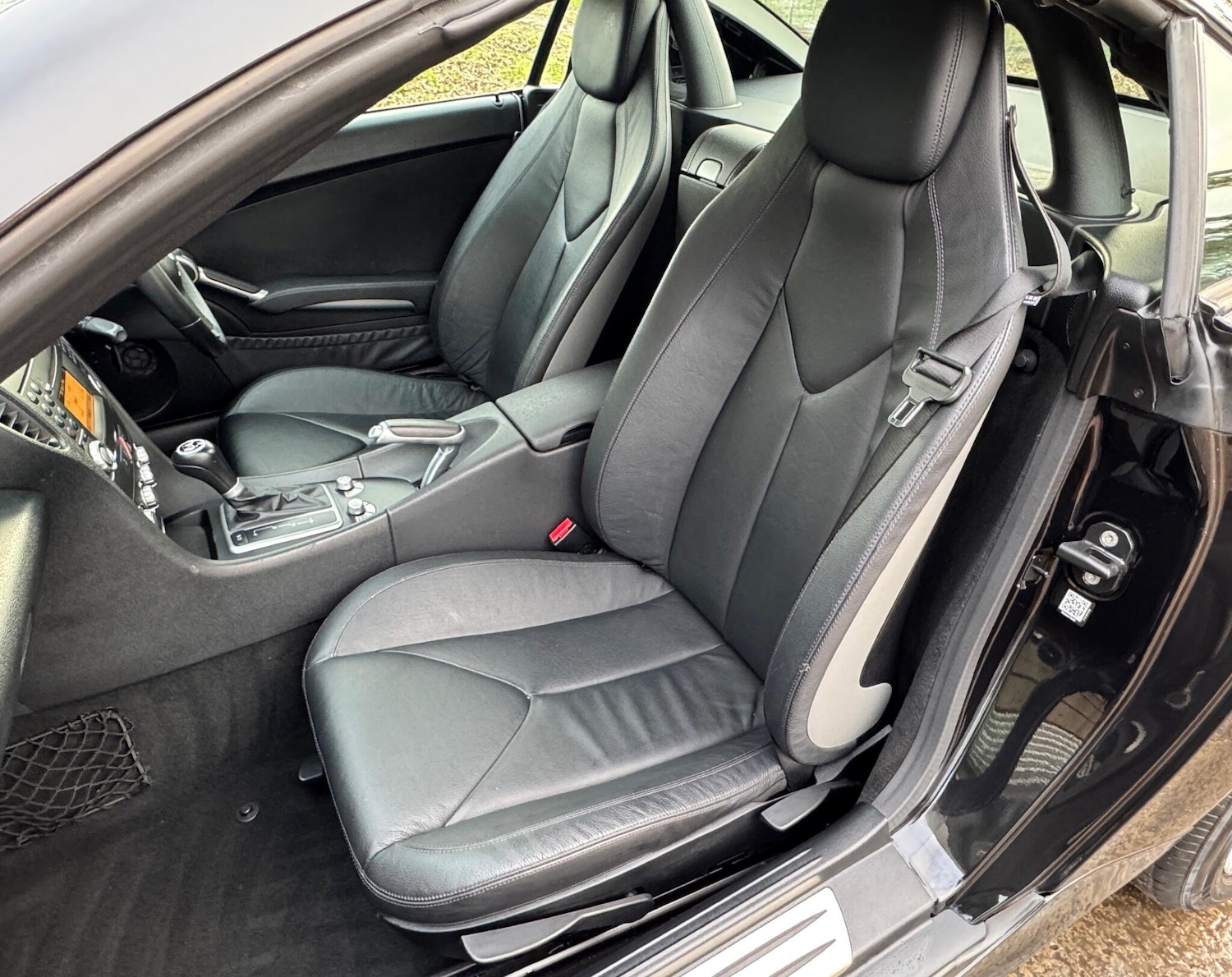 Used Mercedes-Benz SLK 2010 for sale - 76886425: Photo 19