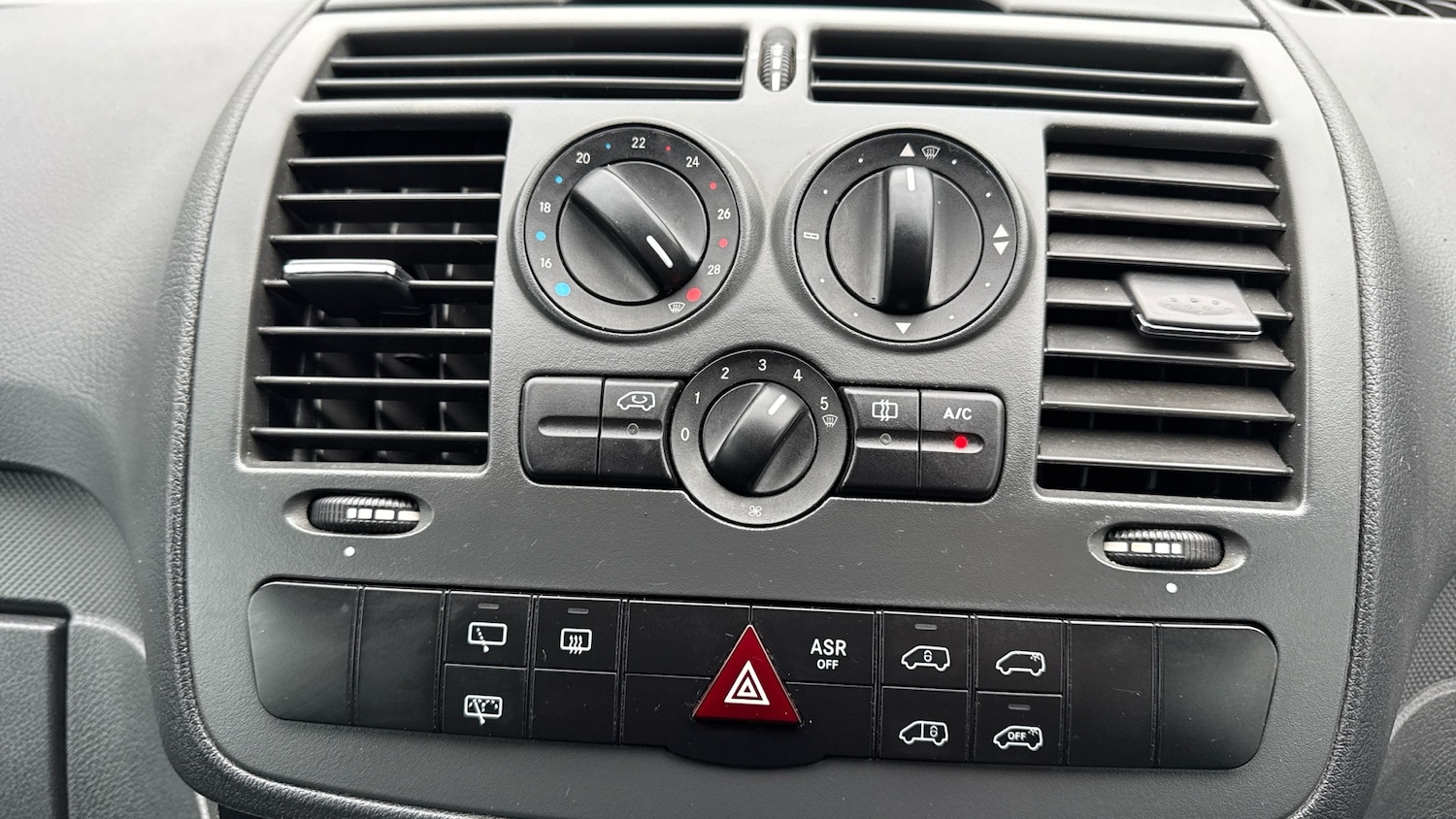 Used Mercedes-Benz Vito 2014 for sale - 77335691: Photo 24