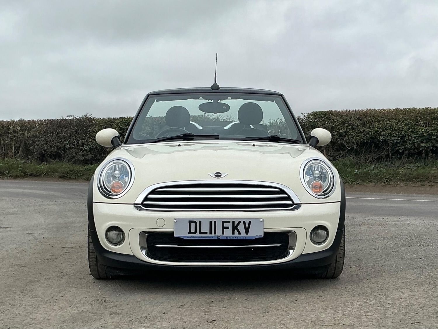 Used MINI Convertible 2011 for sale - 76457984: Photo 11