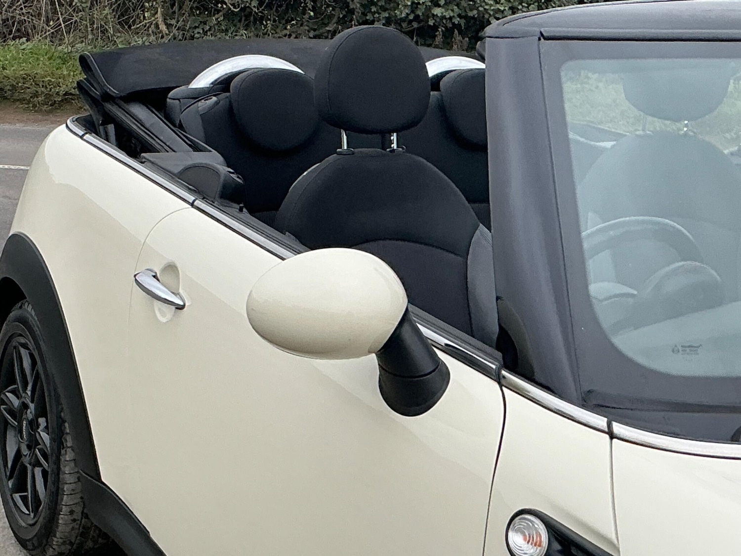 Used MINI Convertible 2011 for sale - 76457984: Photo 12