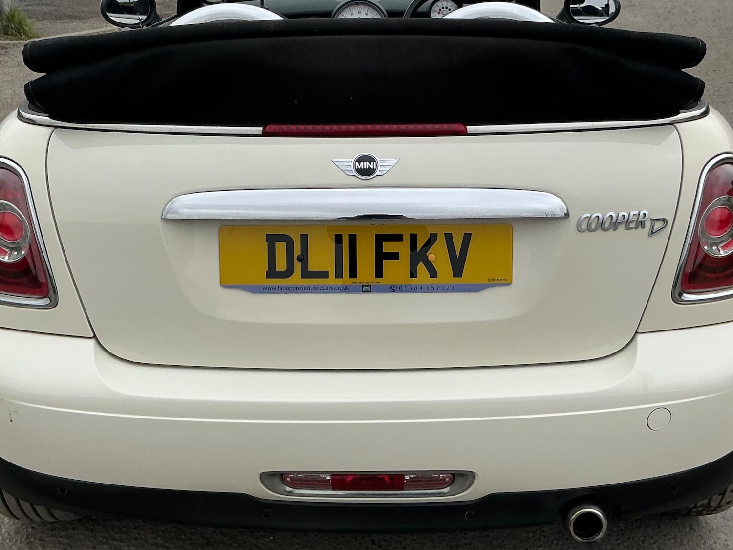 Used MINI Convertible 2011 for sale - 76457984: Photo 16