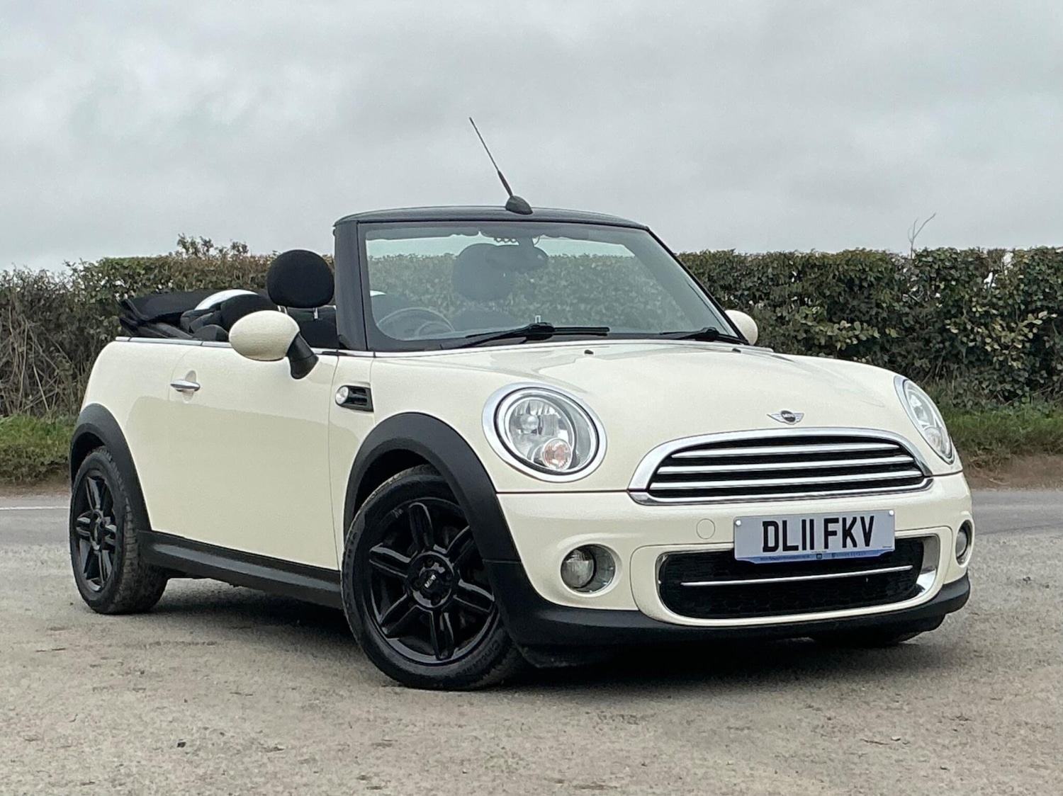 Used MINI Convertible 2011 for sale - 76457984: Photo 19