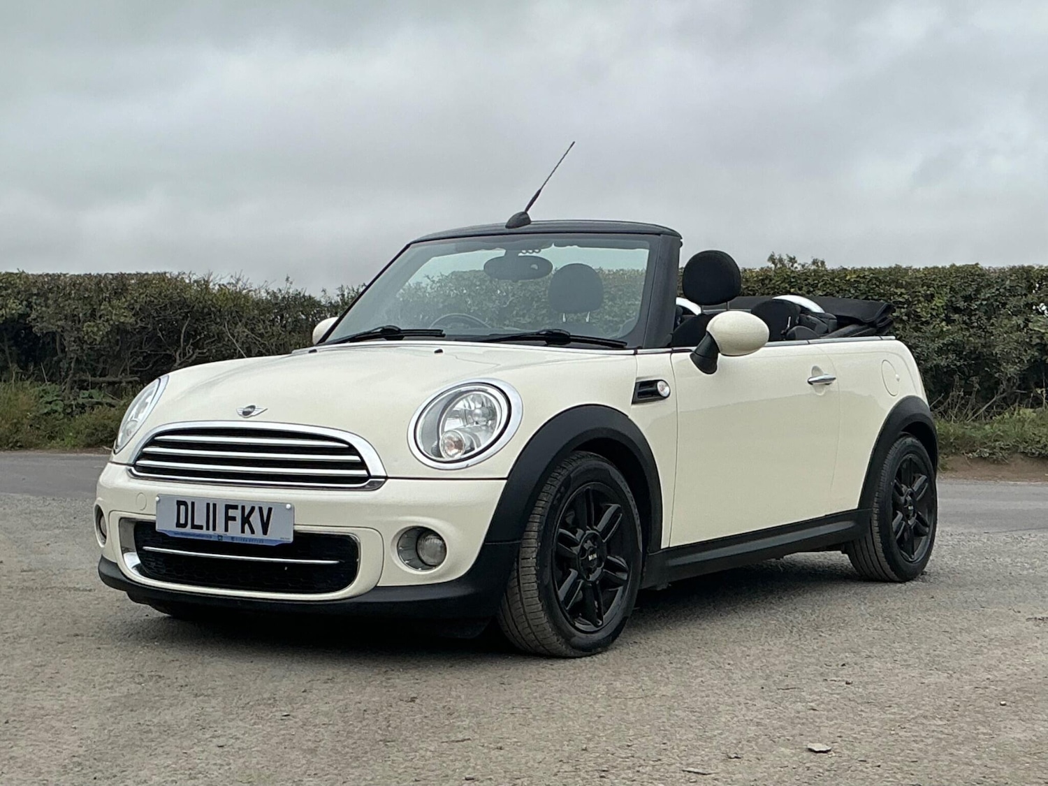 Used MINI Convertible 2011 for sale - 76457984: Photo 21