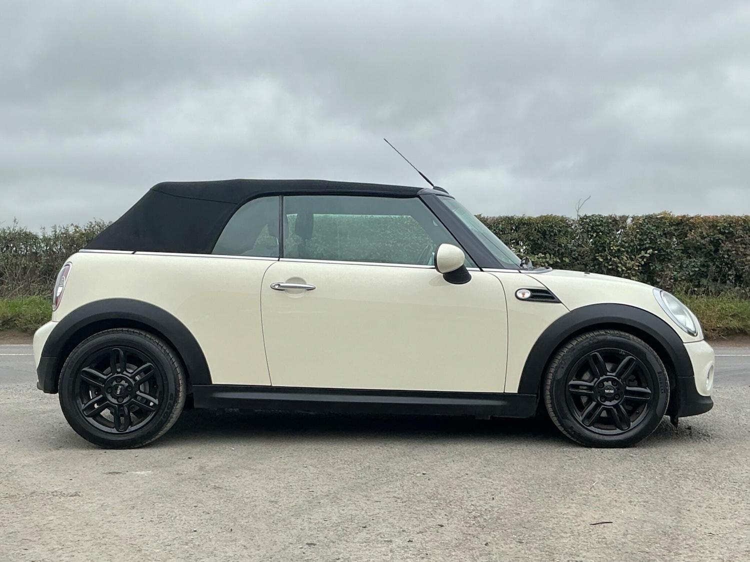 Used MINI Convertible 2011 for sale - 76457984: Photo 28