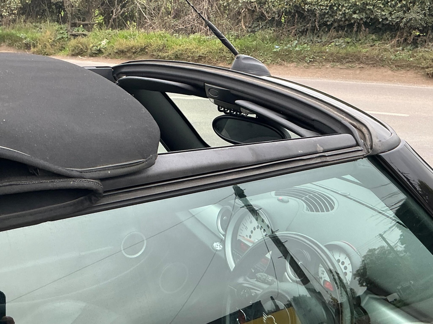 Used MINI Convertible 2011 for sale - 76457984: Photo 30