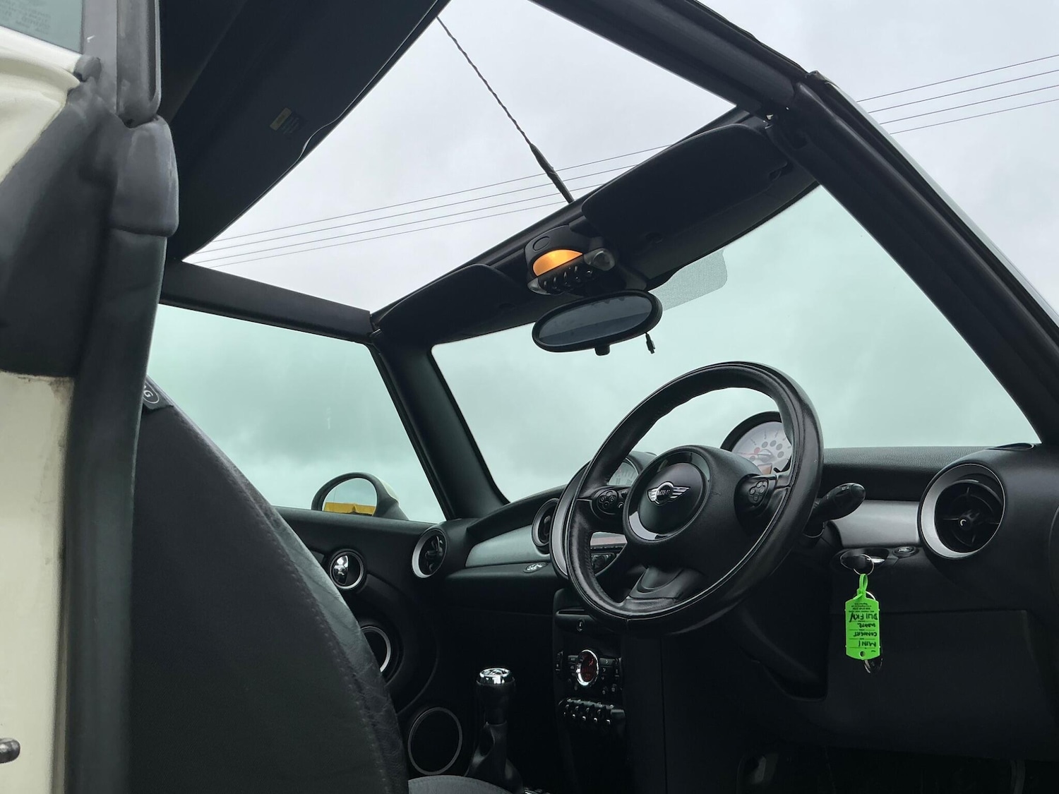 Used MINI Convertible 2011 for sale - 76457984: Photo 31