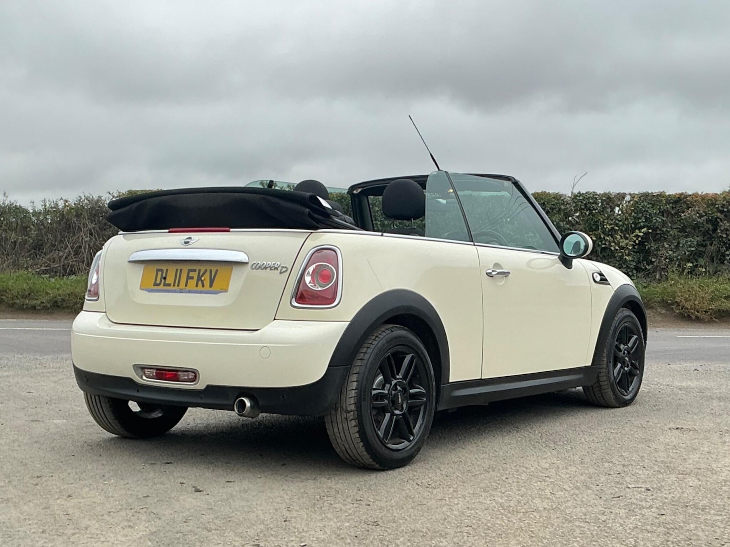 Used MINI Convertible 2011 for sale - 76457984: Photo 32