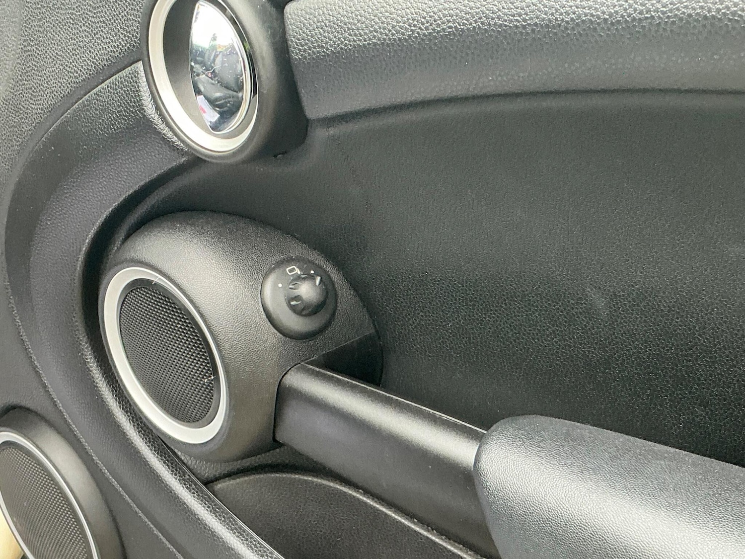 Used MINI Convertible 2011 for sale - 76457984: Photo 35