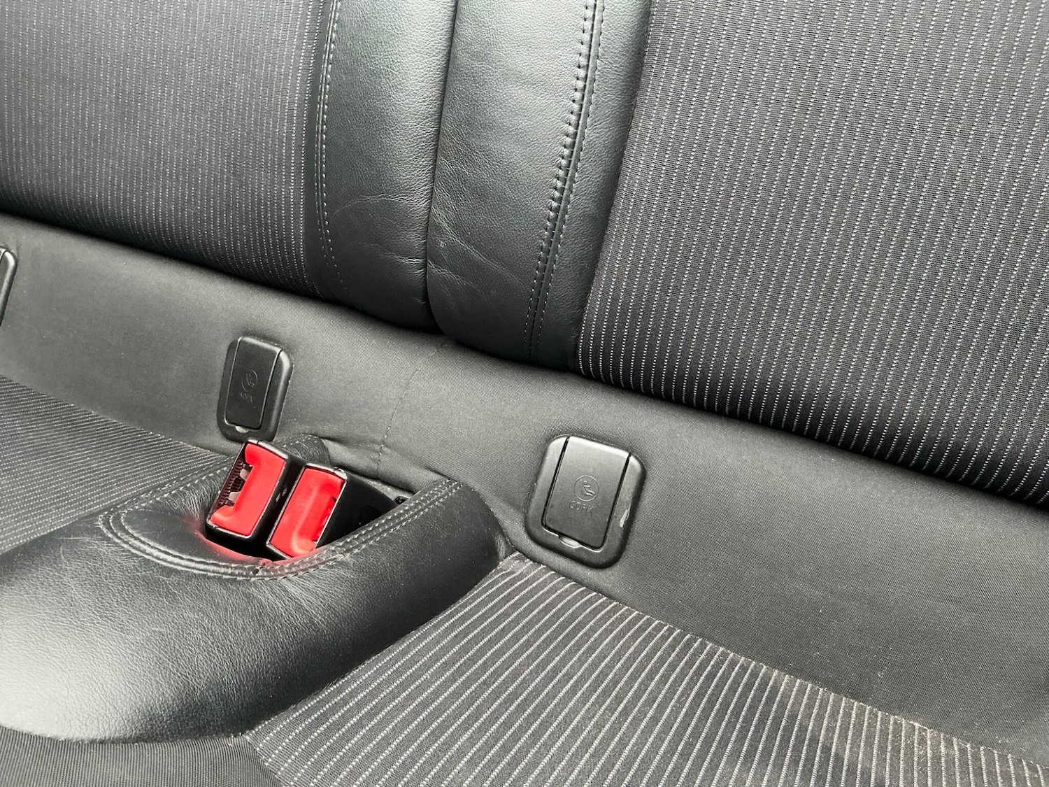 Used MINI Convertible 2011 for sale - 76457984: Photo 38