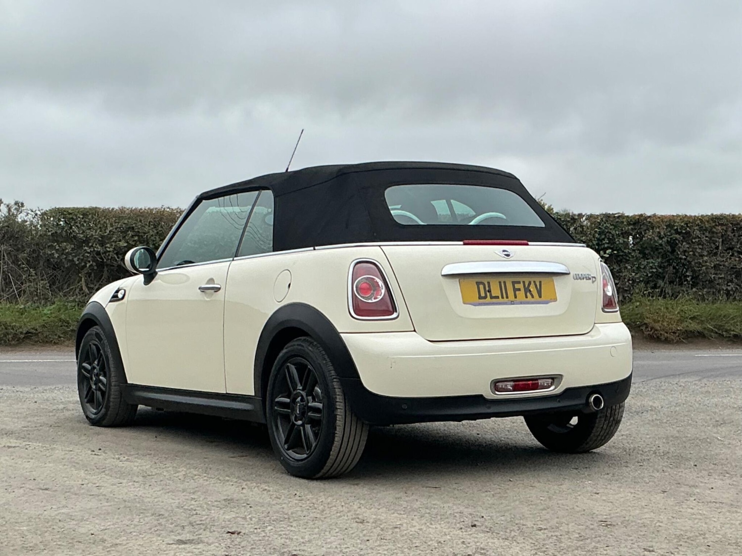 Used MINI Convertible 2011 for sale - 76457984: Photo 4