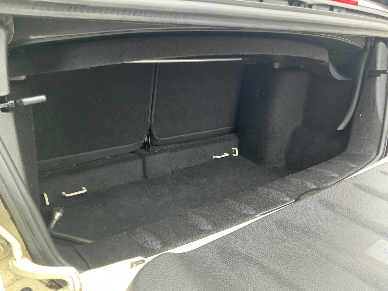 Used MINI Convertible 2011 for sale - 76457984: Photo 41