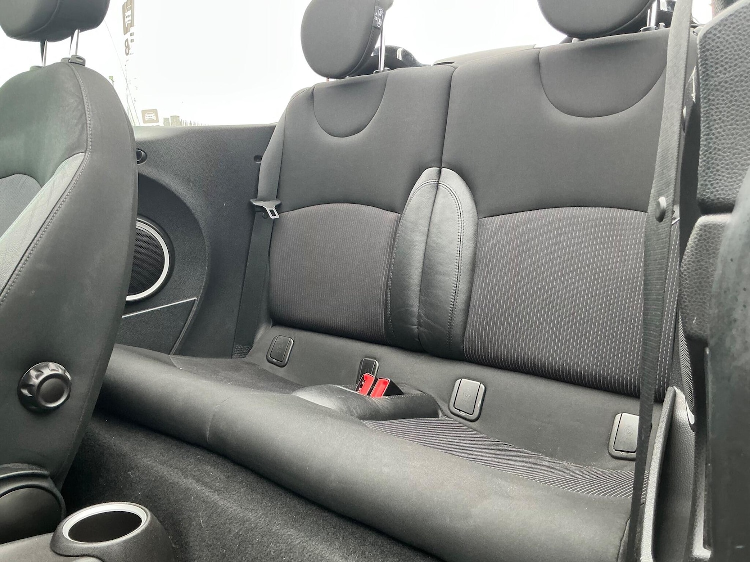 Used MINI Convertible 2011 for sale - 76457984: Photo 7