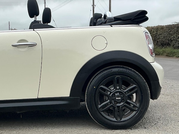 Used MINI Convertible 2011 for sale - 76269874: Photo 22