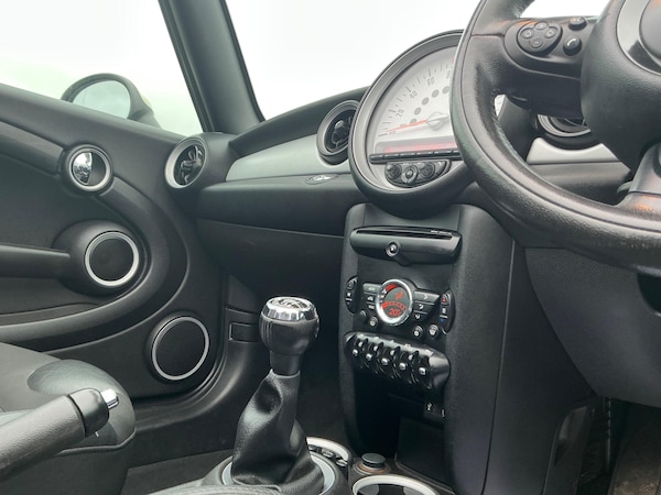 Used MINI Convertible 2011 for sale - 76269874: Photo 32